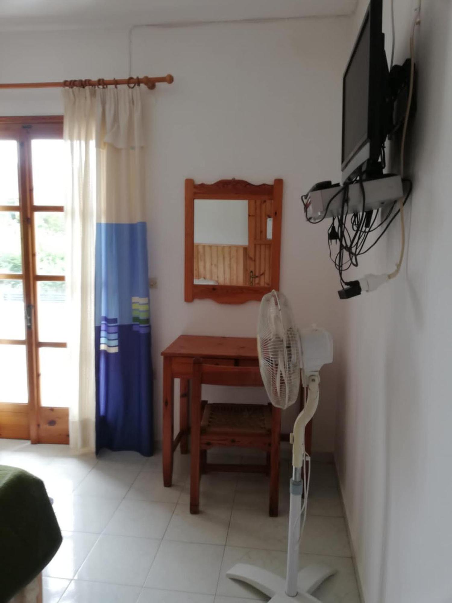 Lakis Apartments 阿查拉维 外观 照片
